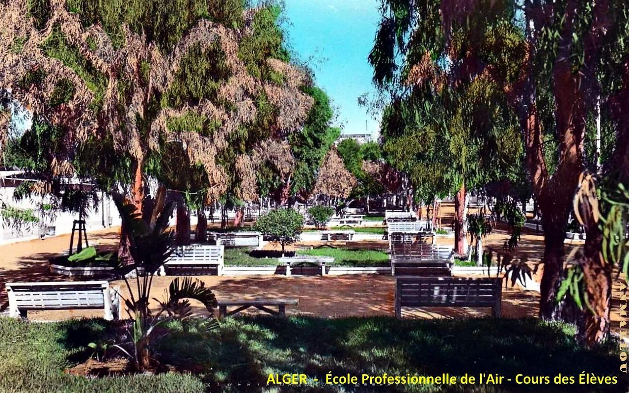 Alger - Ecole Professionnelle de l'Air - Cours de eleves.jpg